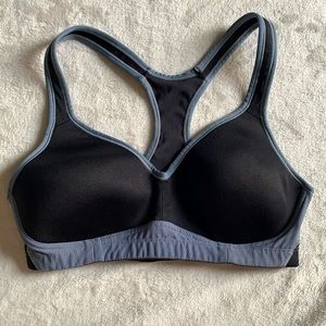 Champion woman’s padded sports bra. Size Small